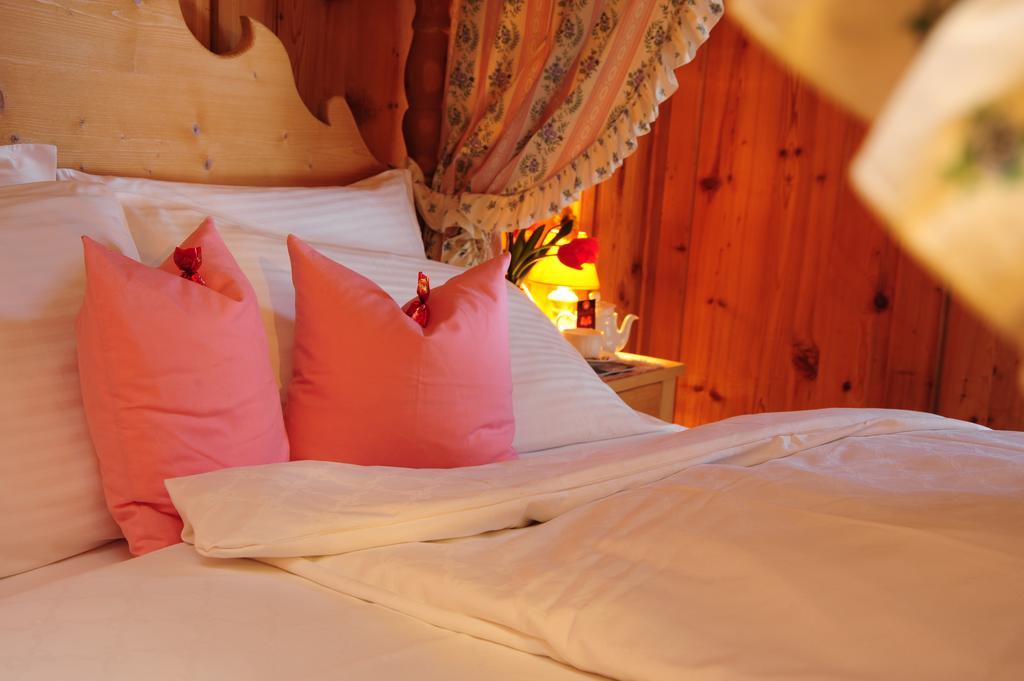 Chalet Alpenrose Bio Wellness Naturhotel Cogolo Room photo